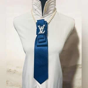Elegant Sparkling Blue Necktie with Fashion Inspired Brooch